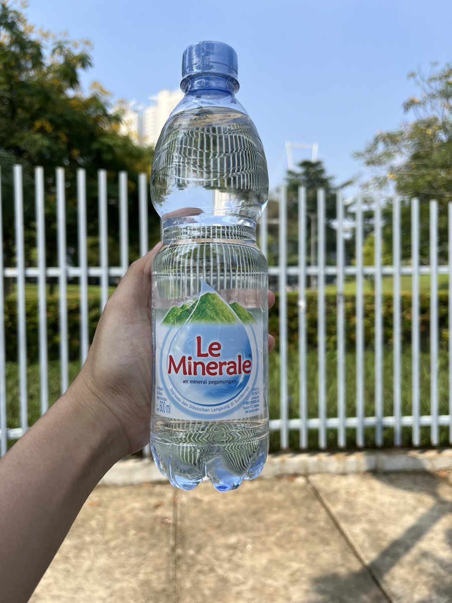 imeldadest's tweet photo. HAIII YG HAUS YG HAUS DI ICE BSD KONSER AESPA SYNK HYPER LINE BISA DATENG KE SINI YAAA KITA JUAL AIR MINERAL AIR MINUM DAPET FREEBIES 🫶

#aespa #aespa_SYNK_HYPERLINEinJAKARTA #AESPAinJakarta https://t.co/Y5hMyQYiaK