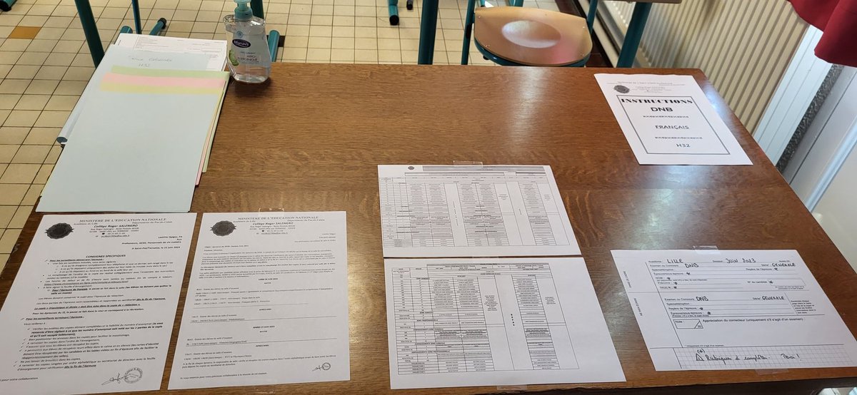 Clg_Salengro's tweet photo. Re-découvrir les salles à l'occasion de la préparation des salles de classe. https://t.co/N1hRF2gt5s
