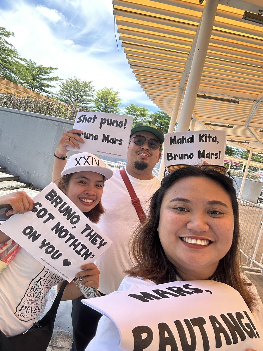BrunoMarsPhils's tweet photo. WE ARE HERE AT THE PAVILION๐ฃ๐ฃ๐ฃ Picture na po tayo ๐๐
#BrunoMarsInPH #BrunoMarsPhilippines #BMPH https://t.co/SbWfXyNPZl