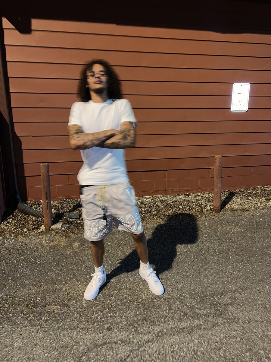 EZYBANDS317's tweet photo. these sessions shorts got racks inβem , bro hopped out the streets then caught a π§π½ββοΈ then got back inβem π―Β©οΈβοΈ #RipChris #RipJigga #RipGordo #RipKel https://t.co/B9WqtekrEj