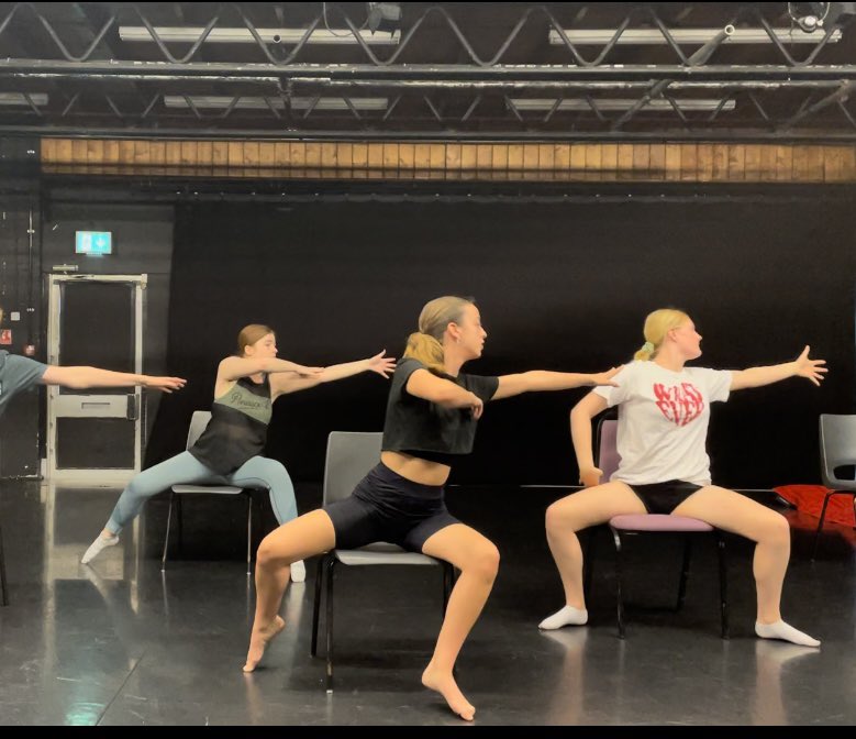 Thank you to @LICAatLancaster  who invited Y12 Theatre Studies to their ‘disruption’ exhibition; art galleries, performance art, a physical theatre workshop and three brilliant devised productions. We had a wonderfully inspiring afternoon and evening 🎭🎨💃