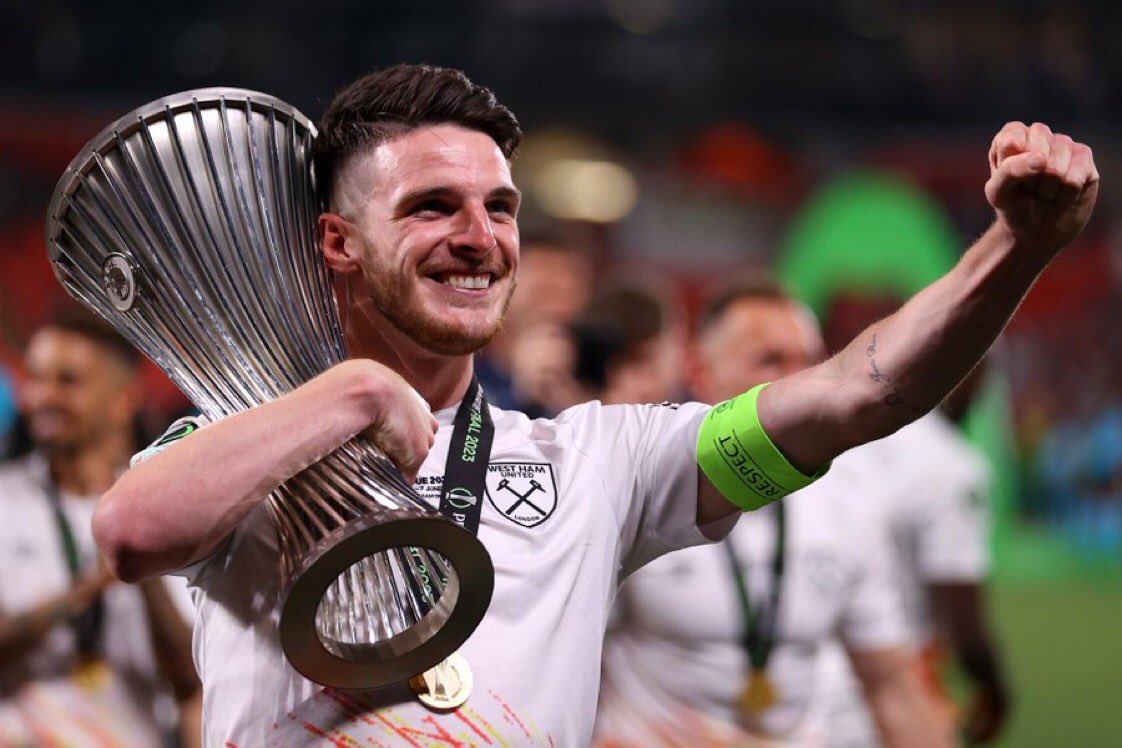 almightyclassic's tweet photo. Arsenal have confirmed to West Ham their plan to submit one more bid for Declan Rice — after £75m plus £15m rejected. ⚪️🔴 #AFC

Understand Manchester City are also preparing their official bid — plan has not changed. 🔵 #MCFC

Structure of deal/payment terms, key for West Ham. https://t.co/Ypwe6bEuxN