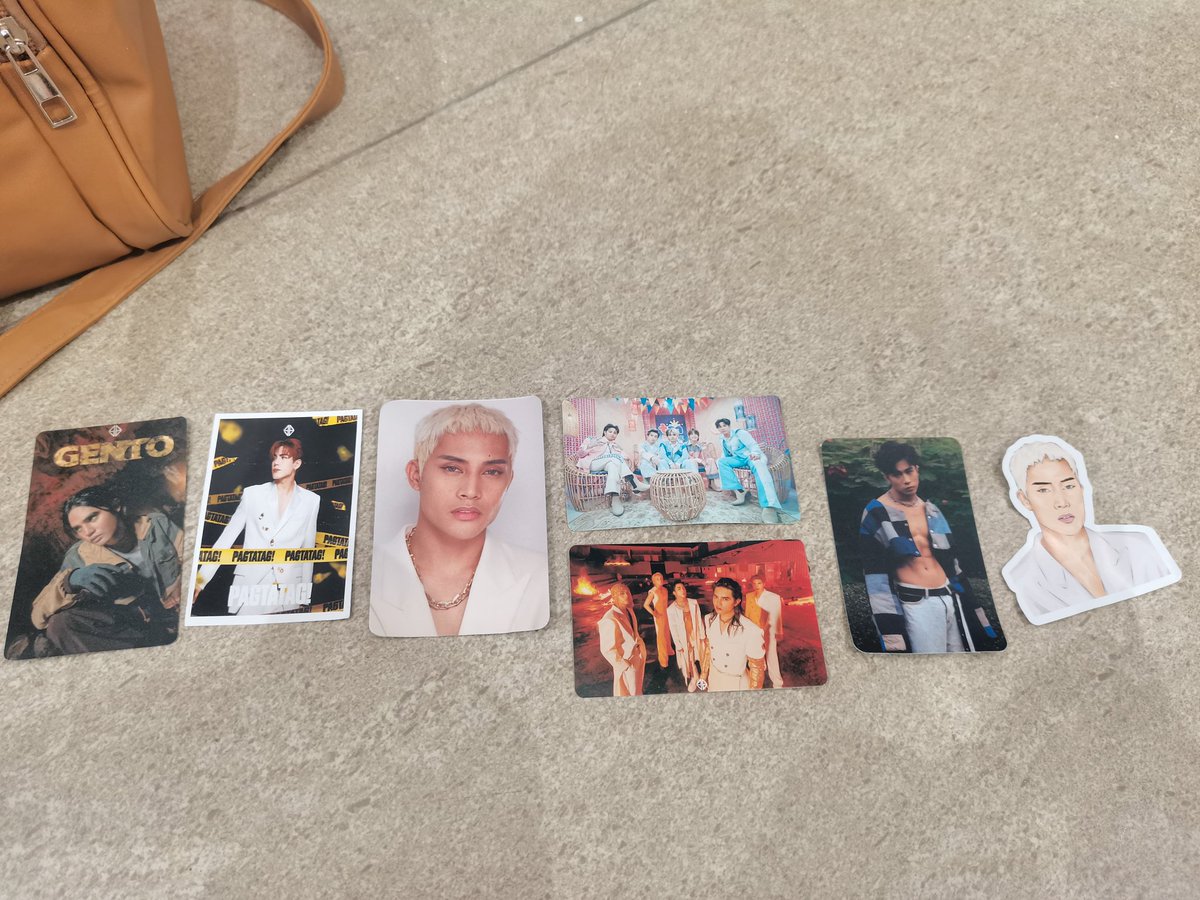 felipxrkive's tweet photo. Freebies so far slmt po!! (+pagtatag ribbon)

SB19 MNLCONCERT DAY1 
@SB19Official #SB19 #SB19PAGTATAG   
#OneATINPagtatagManila #OneATINFreebiesZone https://t.co/xjlYCSttVV