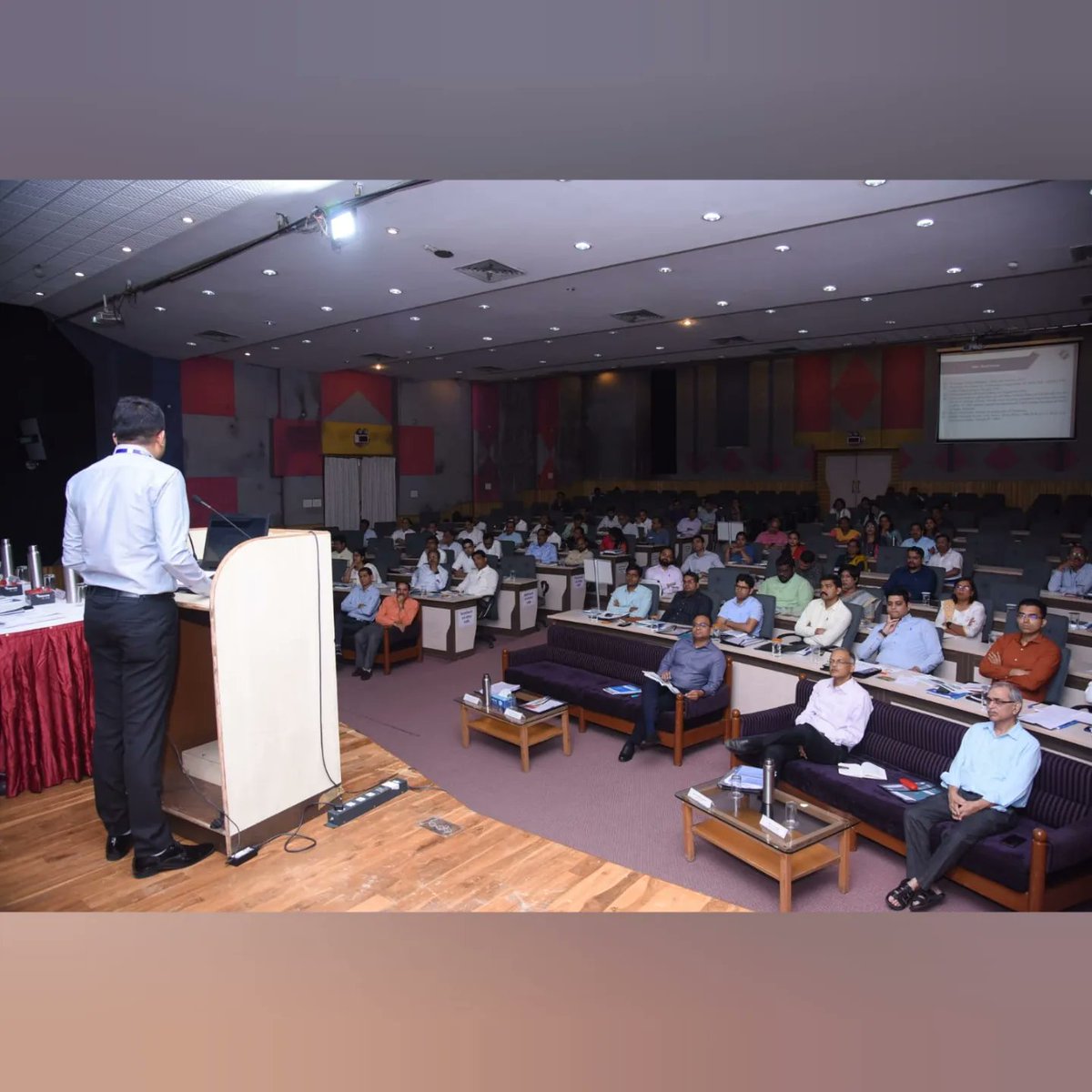 CEO_Maharashtra's tweet photo. दिनांक २२ आणि २३ जून २०२३ रोजी यशदा, पुणे येथे महाराष्ट्रातील सर्व जिल्हा निवडणूक अधिकारी आणि उपजिल्हा निवडणूक अधिकारी यांच्यासाठी दोन दिवसीय कार्यशाळेचे आयोजन करण्यात आले होते. सदर कार्यशाळेत आगामी लोकसभा आणि विधानसभा निवडणुकांच्या अनुषंगाने चर्चा करण्यात आली. (1/2) https://t.co/8YqhXB0XqV
