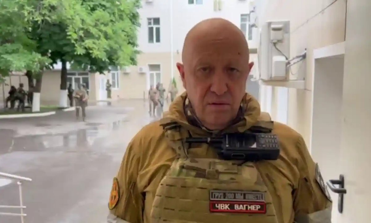#Prigozhin warned Russians not to believe the lies they are fed on state TV from inside the Russian military headquarters in Rostov-on-Don which his troops occupied without a shot being fired. He says Russian casualties are up to four times official figures. #RussianCivilWar