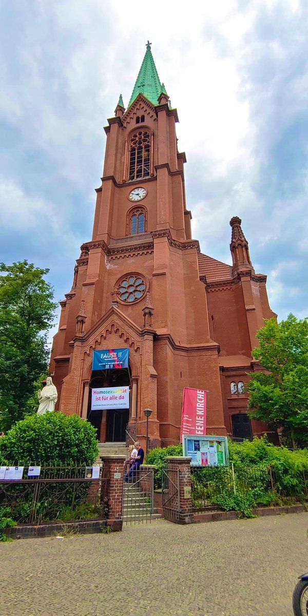 I will join #EastPRIDEBerlin marching from Gethsemanekirche - an evangelical church - through Berlin city and ending at @UgBerlinEmbassy the Uganda Embassy in Germany. Thanks to
GayChurch Berlin for solidarity with Uganda’s LGBTIQA+ people. God loves all God’s children. Freedom!