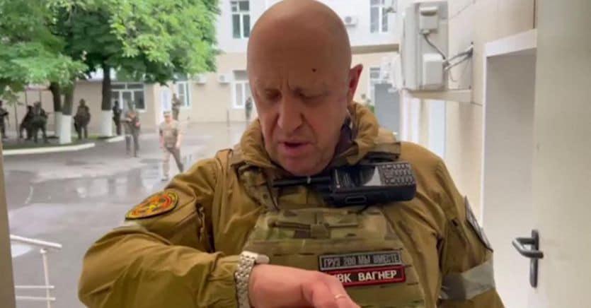 sole24ore's tweet photo. 🔸 #Ucraina, ultime notizie. #Prigozhin spacca il fronte russo: «È colpo di stato». Attacco a #Kiev: 2 morti e 8 feriti. https://t.co/VKeupc9k6e

#Sole24OreGuerra #Russia #Wagner https://t.co/uOMfnDfhig