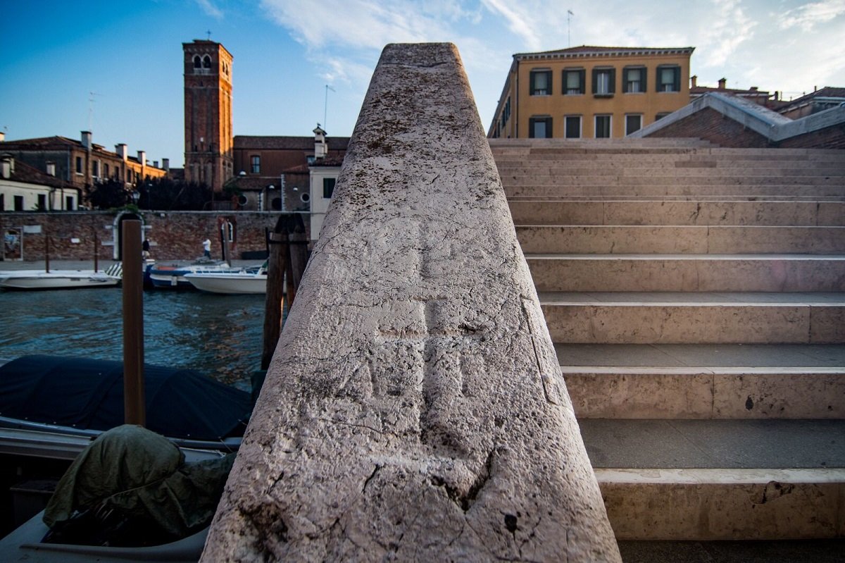 AteneoVeneto's tweet photo. #AteneoVideo. Da 13 al 16 aprile 2023 si è svolto a #venezia “Urbs Scripta”, il primo festival dei #graffiti storici. Coinvolti dal nostro socio Alberto Toso Fei, anche l'Ateneo Veneto ha partecipato, organizzando l'incontro “I graffiti, una fonte storica trascurata". https://t.co/2piCIxbK5o