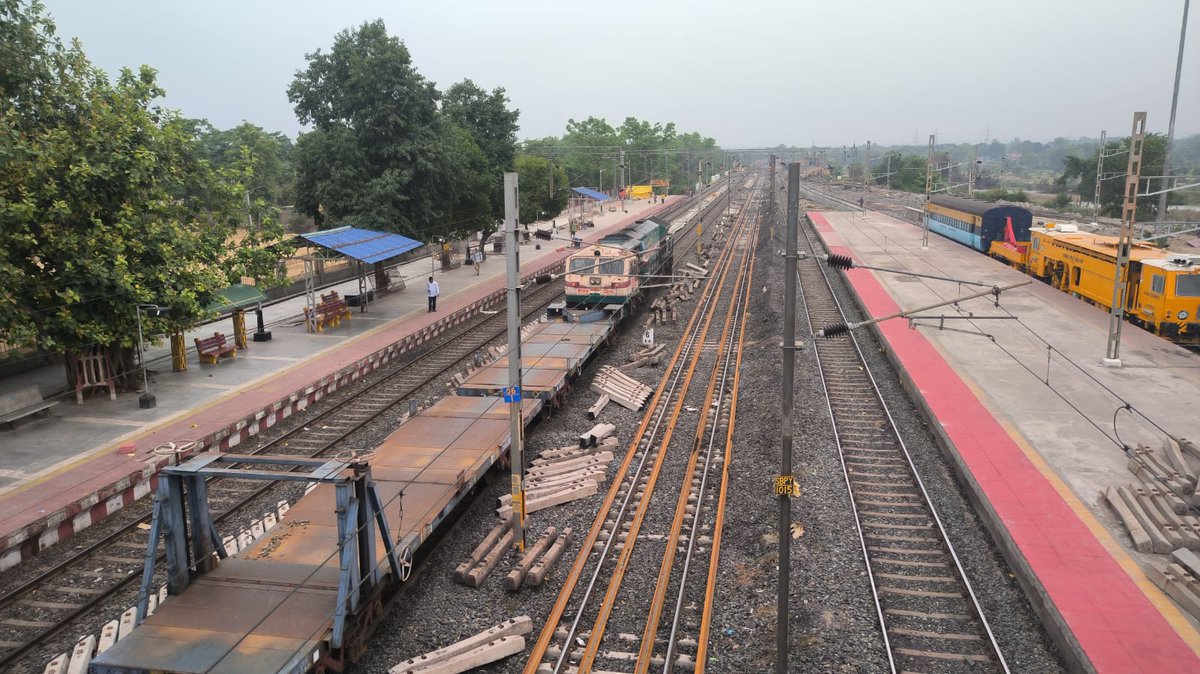 Enhancing Talcher-Sambalpur Connectivity !

🛤Talcher-Sambalpur Super Critical Doubling Project, Odisha (168.212 km)

🪙Est.Cost: ₹1539.28 Cr.
🛤96.38% construction work on the total stretch is complete

🚉On completion, it will ease transportation on Talcher-Angul Section.