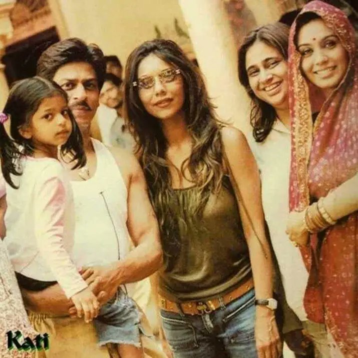 A Rare Picture of #SRK , #GauriKhan with lil #SuhanaKhan on the sets of #Paheli ❤️

#ShahRukhKhan𓀠  #18YearsOfPaheli