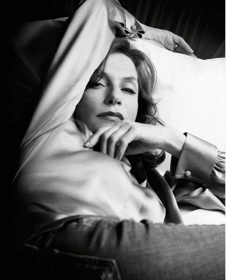 #thankgoditsfriday #fridaymood #isabellehuppert #french #actrice #cinemafrancais #moviestar #powerwomen #starphotography #womenphotography #peoplephotography #lifestylephotography #beyondcoolmag #motion #travel #urban #life 📸Myriam Roehri 2010