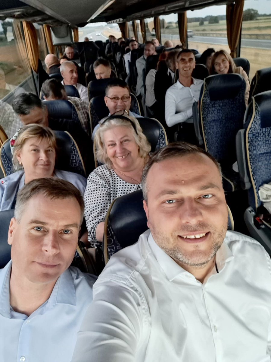 a_milczanowska's tweet photo. Kierunek ➡️ #Bogatynia, która jest dzisiaj sercem Zjednoczonej Prawicy i wszystkich broniących #Turowa 🤍❤️ #ObronimyTurów @pisorgpl #Bogatynia, #Turów #Radomsko 🇵🇱🇵🇱🇵🇱 https://t.co/hzonrvrVFz