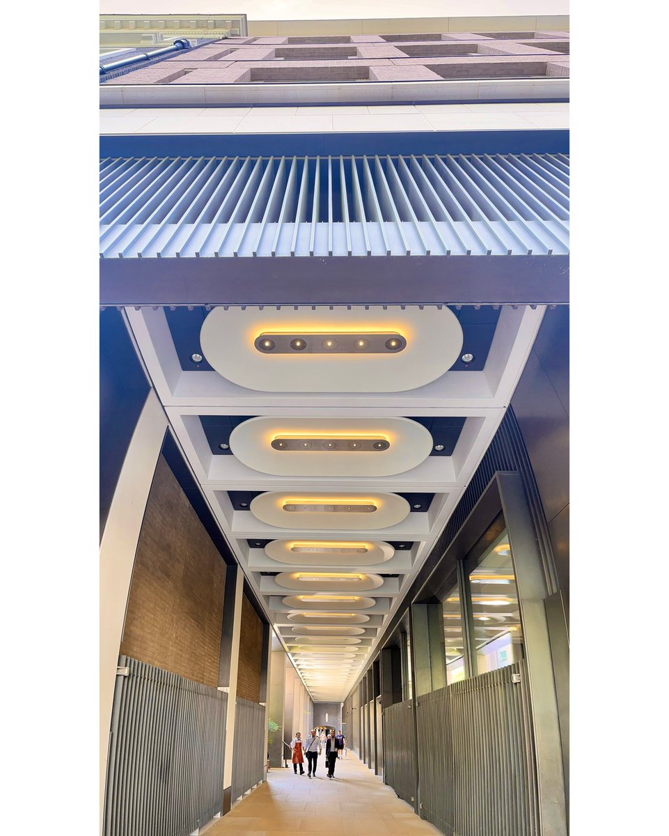 tmstanworth's tweet image. Entrance to Medici Courtyard, 18 Hanover Square, Central London

#medicicourtyard 
#hanoversquare 
#mayfair 
#mayfairlondon 
#architecturephotography 
#londonphotography 
#londonphoto 
#mylondonphoto 
#londonarchitecture
#shotoniphone 
#iphonephotography 
#iphoneography