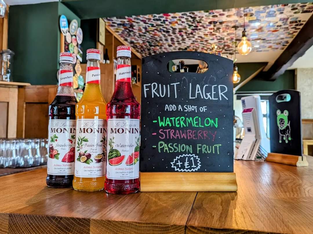 Sometimes you've just got to ruin a perfectly good lager with a shot of fruit syrup. (It tastes great btw) If you fancy being weird with your lager/cider we'll chuck some fruitiness in there for you. Perfect in the sun pals🌞♥️ #nr3theplacetobe