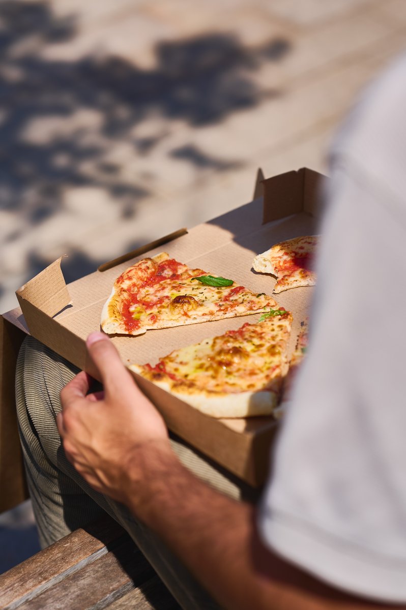 Enjoy your favorite pizza on the go with our takeaway options 🍕

spaghettihouse.co.uk/takeaway-colle…