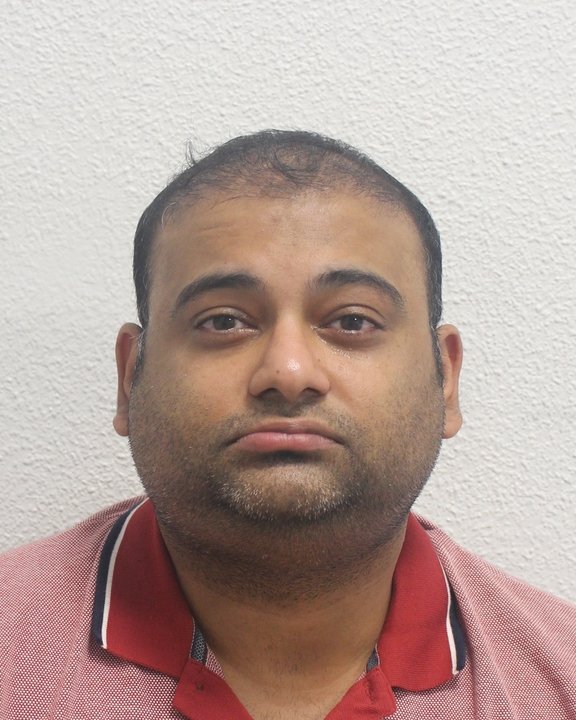 AntoineSpeaker's tweet photo. Jailed for 6yrs for running a web site dedicated to the sexual abuse of children. 
@NCA_UK identified Dr Kabir Garg, 33, as one of the moderators of a site called ‘The Annex’, which had around 90k members worldwide &amp; saw hundreds of links to child abuse material shared every day. https://t.co/b2r3wfwQTS
