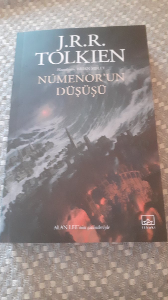 Sabah sabah gelen kargom. LOTR serisinin yeni kitabı. 😍