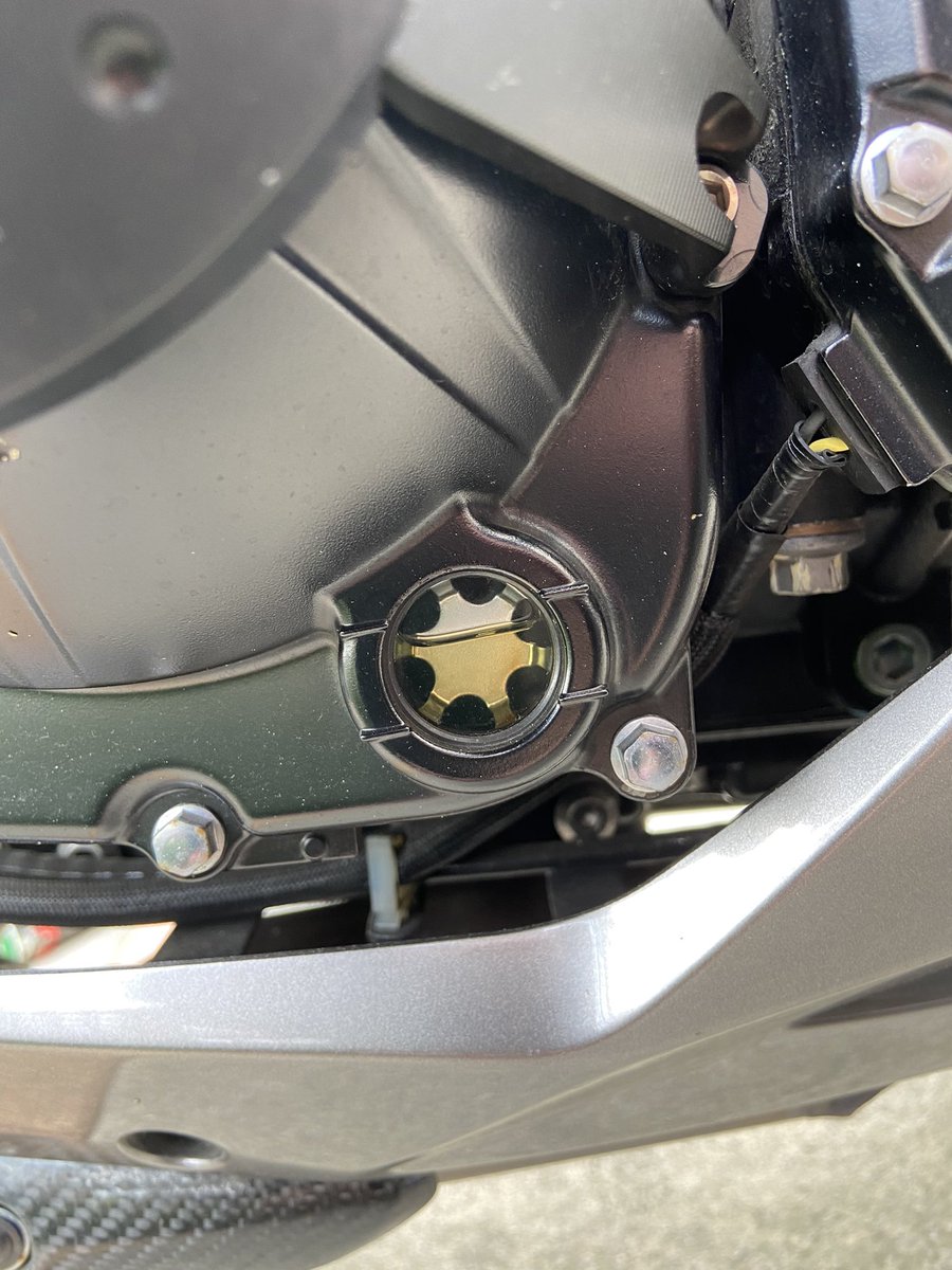 SHIN_Z900's tweet photo. そろそろオイル交換と思って整備記録見たら、交換したの一昨年の冬だった…。
なので、今日は久しぶりの���イル交換とチェーンメンテ！
調子が良い！明日は、軽く走るかな。 https://t.co/tLe0f5pwUb