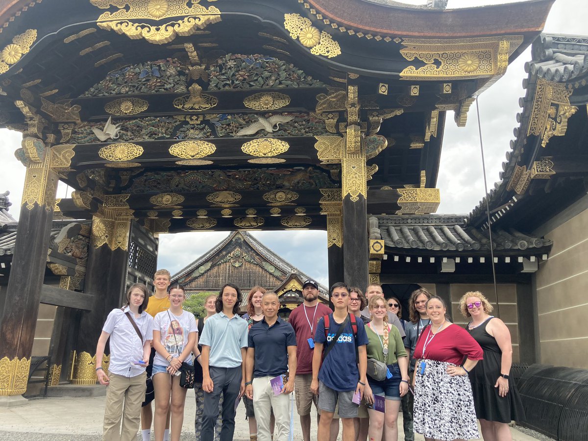 WHS_CobleSensei's tweet photo. Our third stop of the day is at Nijo Castle. This is the castle the Shogun would stay in when visiting Kyoto and the emperor. The floors inside “squeak” which protected the Shogun from assassins trying to sneak into the building. https://t.co/GXAn9YxIM0