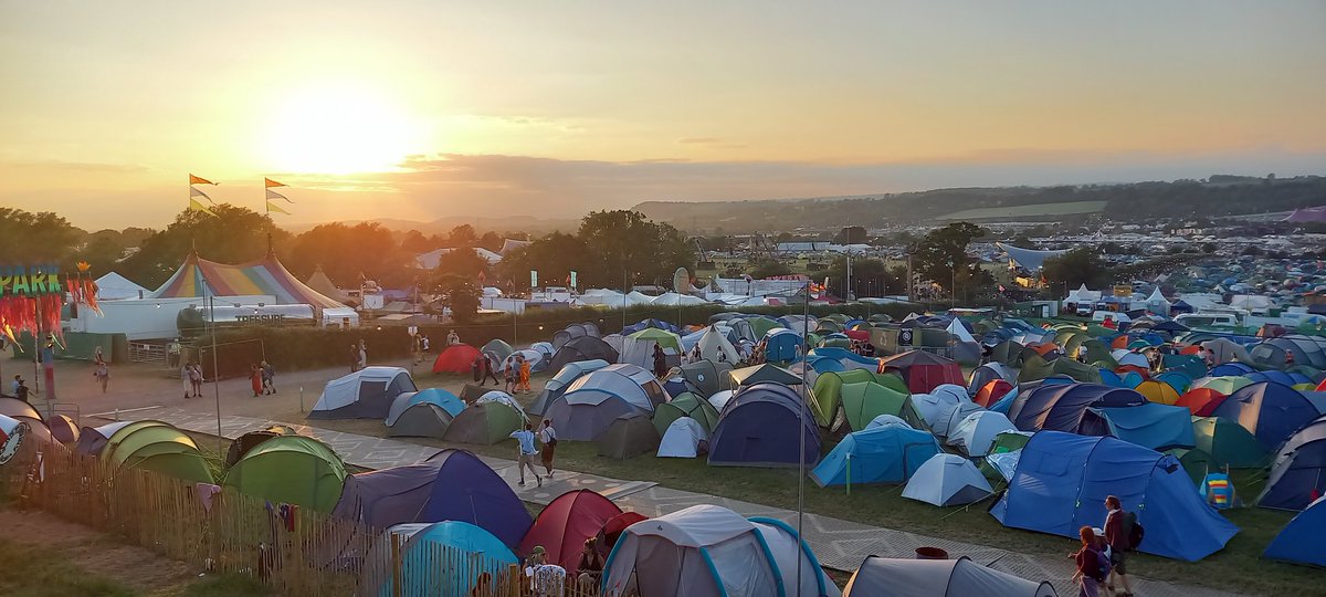 How we all doing this morning then?  Not a bad little gig is it...?
#glastonbury2023  #SuperSaturday 😎