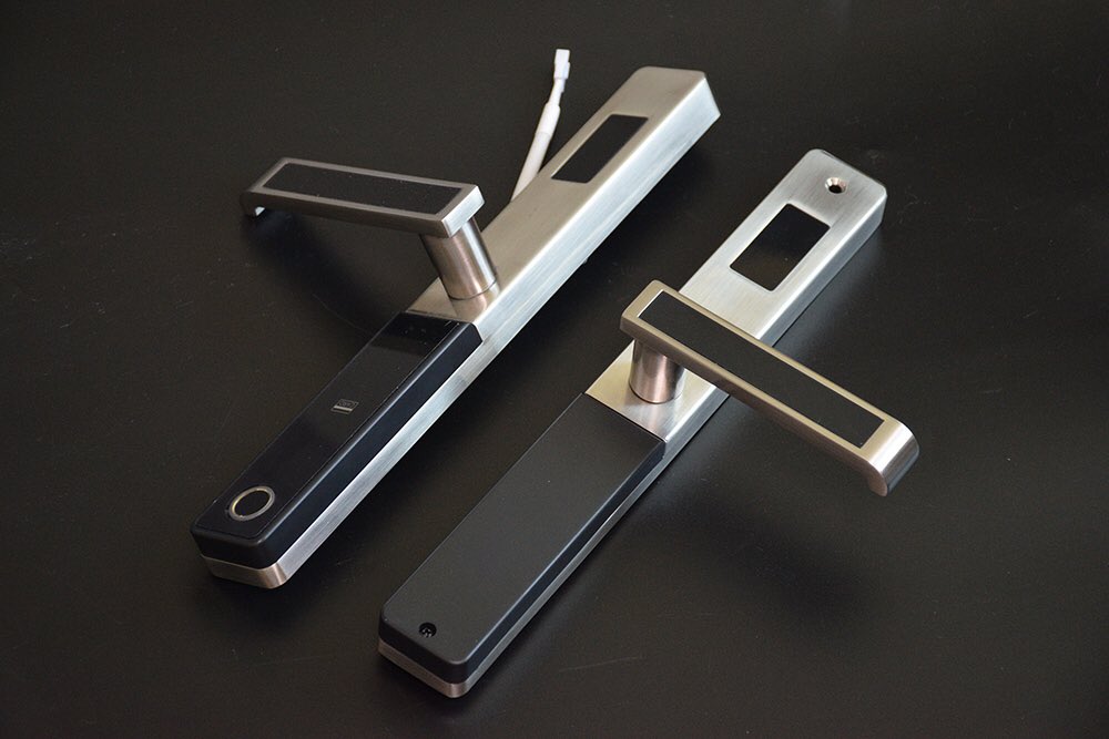TTlock or Tuya App Aluminum door lock 
standard 8535 mortise.
Zinc alloy
Model YFBF-E10
Contact Candy Wan
Email info@yorfan.com
WhatsApp +8618620348455
#smartdoorlock #electroniclock #aluminumdoorlock #smartlock #digitaldoorlock #passcodelock #bluetoothlock #fingerprintlock #lock