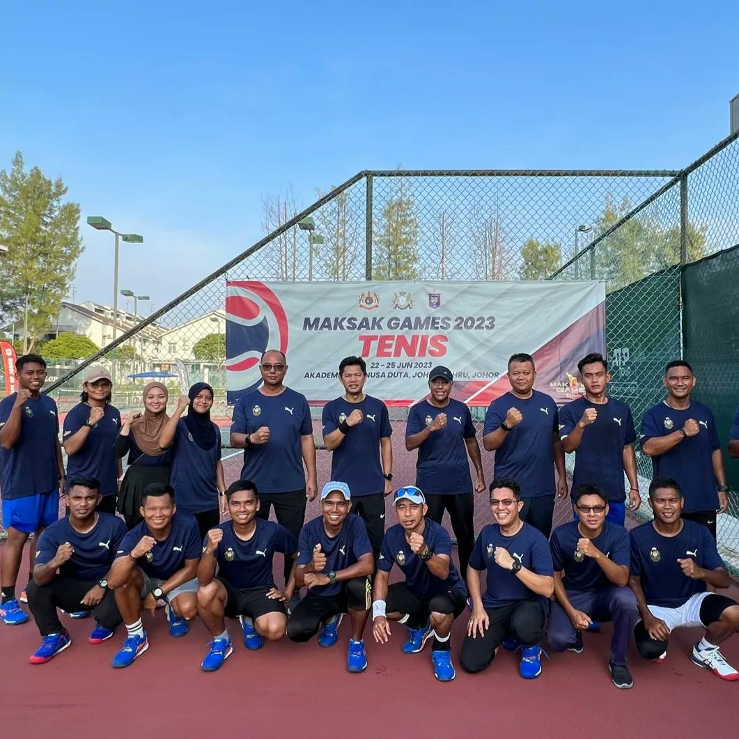 tldm_rasmi's tweet photo. MVP!
Laksamana Tan Sri Abdul Rahman bin Ayob telah dipilih sebagai Best Player of The Match bagi Kumpulan C dalam Kejohanan Tenis MAKSAK 2023 di Johor Bahru.
Pasukan Tenis ATM muncul juara kumpulan dan layak ke suku akhir melawan pasukan tuan rumah, Johor hari ini.
#MAFUpdate https://t.co/hfSx9y1kFb