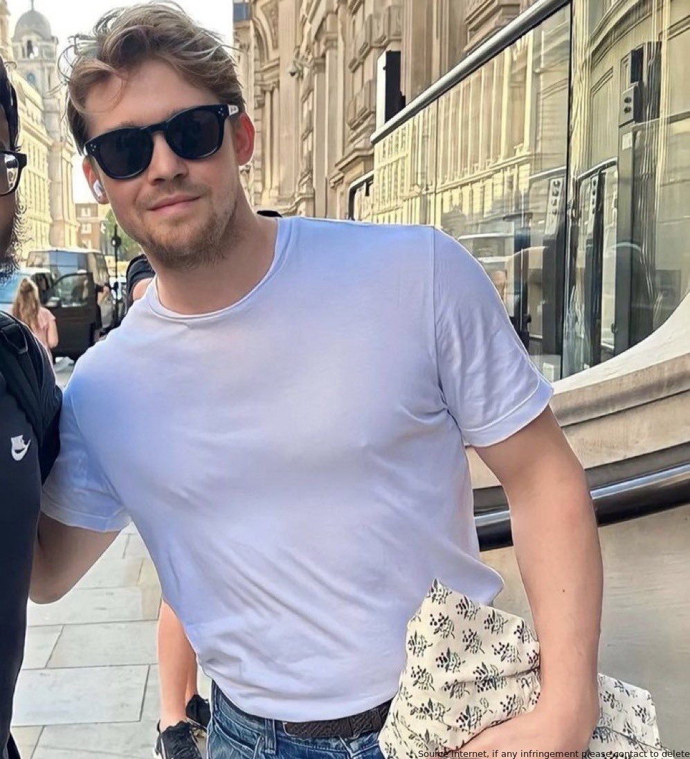 MistyRa32169301's tweet image. Hey London boy, don&apos;t let a lost AirPod ruin your day! Join the TEMU app and earn up to $20 in cash rewards just by searching my code &amp;lt;193236701&amp;gt;. #TEMUrocks #AirPodproblems