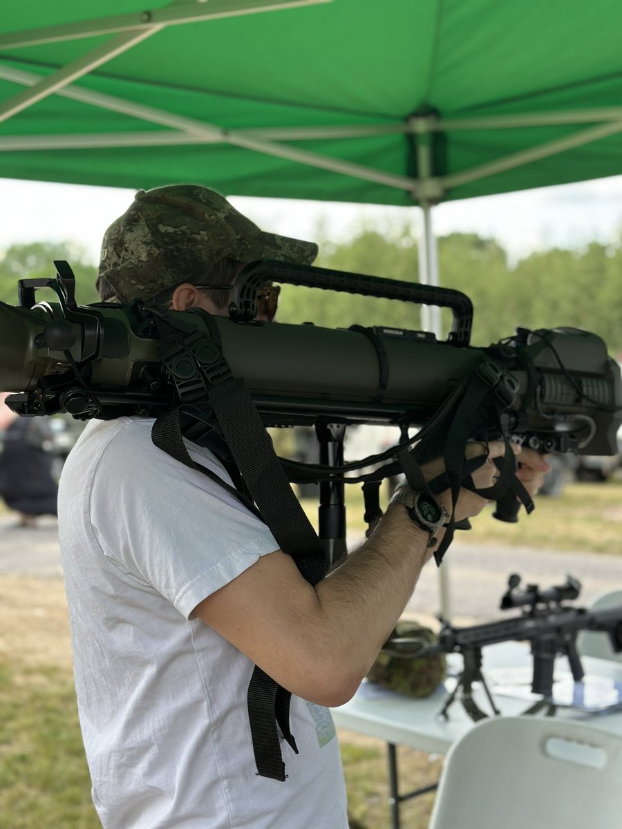 richiemccord's tweet image. Got to hang out with part of a US regiment stationed over here in 🇪🇪 who’s doing drills with the local troops and educating on new kit. - Happy Richie #CODirl

Thanks for your service fellas