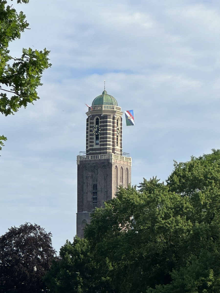 De Veteranenvlag hangt aan de Peperbus. Ook in #Zwolle aandacht voor #veteranendag  Dank <a href="/Gemeente_Zwolle/">Gemeente Zwolle</a> en <a href="/phsnijders/">Peter Snijders</a>