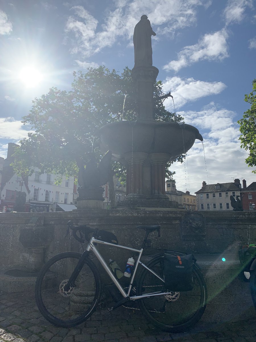 ethelthered's tweet photo. Day2 on #KingAlfredsWay Another statue for photogenic purposes https://t.co/zkL4KdDzGV