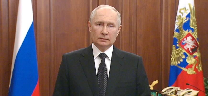 Putin:

İsyan edenlere sesleniyorum. Yol yakınken dönün. Yoksa yok edileceksiniz.

#RussianCivilWar