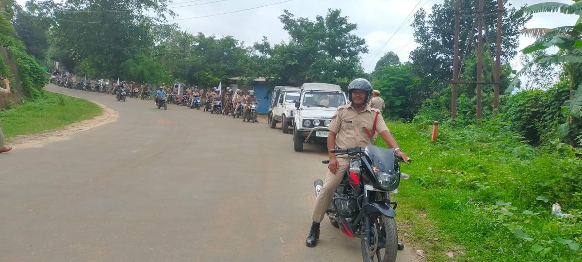 5thMLPBN's tweet photo. Bike Rally organised today by 5th MLP Bn covering Samanda market and Williamnagar areas so as to spread awareness on ill effects of drugs and illicit trafficking. https://t.co/ia9uApoHys