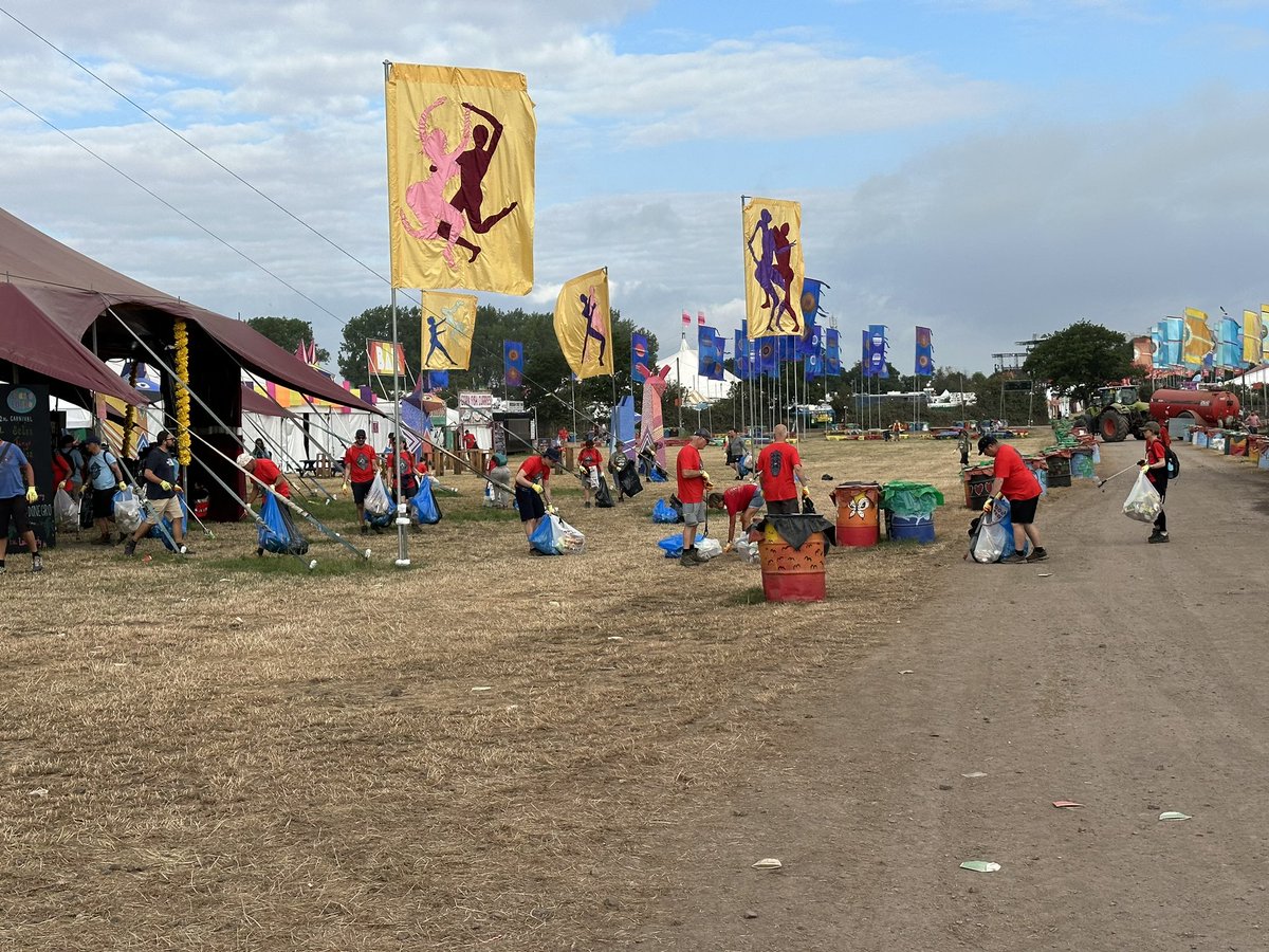 These folks don’t get anywhere NEAR ENOUGH LOVE! 🙌 A MASSIVE SHOUT OUT to the @GlastoRecycling Crew - working tirelessly this morning cleaning up all the mess whilst ya sleep, ensuring you have a gorgeous place to wake up to ❤️ love the farm. leave no trace. ❤️ @glastonbury
