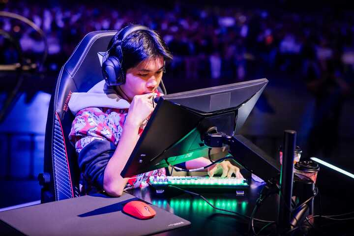 Both teams trading blows! We're tied up 3-3. #VALORANTMasters 

📺 valorantesports.com