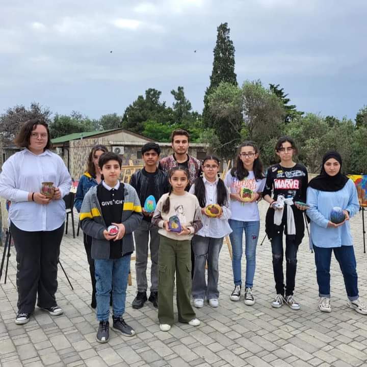 MerdekanMS's tweet photo. 26 May 2023-cü il tarixində Xəzər rayonunda 28 May-Müstəqillik gününə həsr olunmuş Rəsm Müsabiqəsi keçirildi.

Müsabiqədə Xəzər rayonunda yerləşən mədəniyyət mərkəzləri, məktəblər, gənclər evi və təsviri incəsənət fəaliyyəti ilə məşğul olan müəssisələrin tələbələri iştirak edirdi https://t.co/nzca2DIJhl