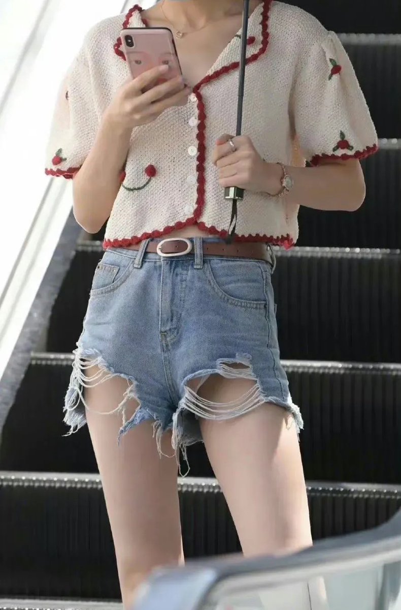 披星戴月，步履不停，有人选择安逸，有人选择挑战，创业女性是不易的，一个人南来北往，努力去创造更好的生活和人生价值