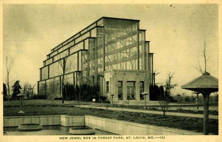 The Jewel Box greenhouse in Forest Park, St. Louis...
#architecture #arquitectura