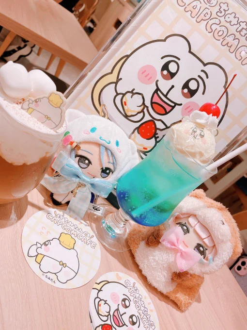 京みやげのねこちゃんと友達からもらったクッキー缶可愛すぎる涙涙 あとちみのカヘも行ったよ