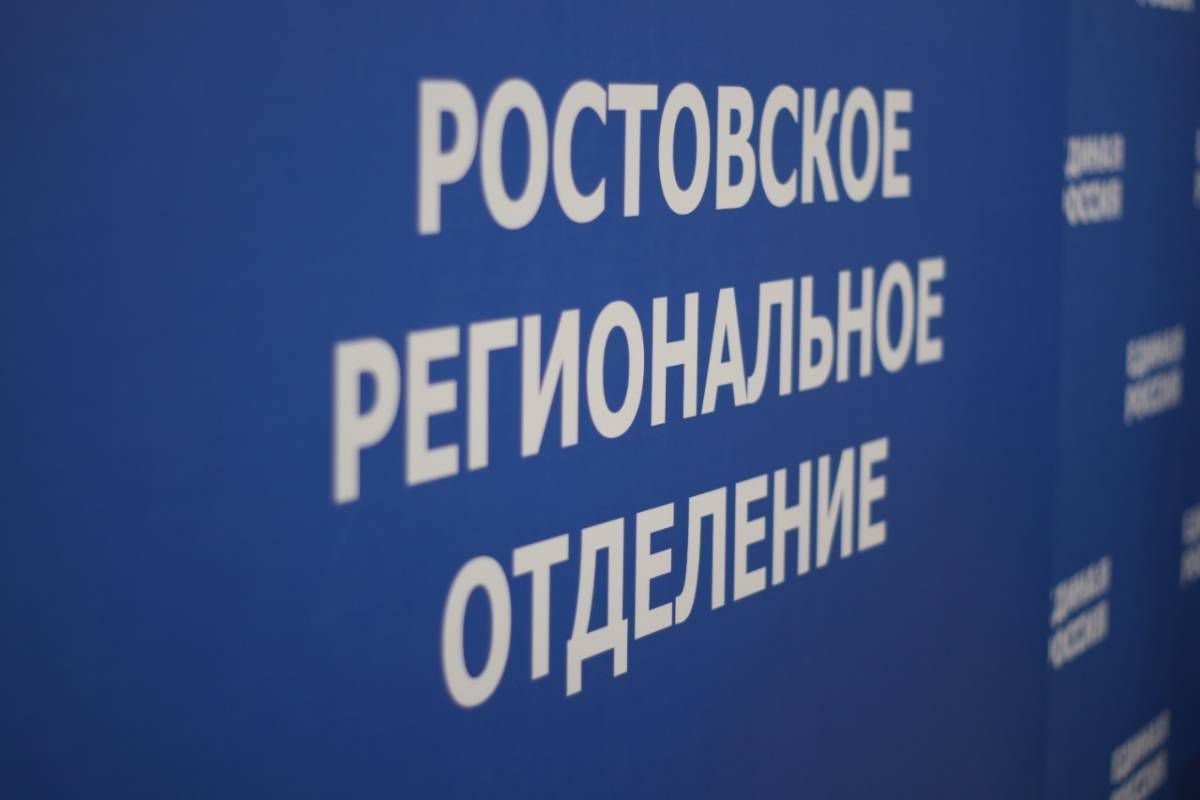 «Единая Россия» в Ростовской области оказывает помощь людям, находящимся в пробках на трассе М4-Дон

✔️К участкам трассы, где образовались автомобильные заторы, депутаты, активисты и «молодогвардейцы» доставляют питьевую воду и продукты питания… t2p.pw/2VvawDpzye