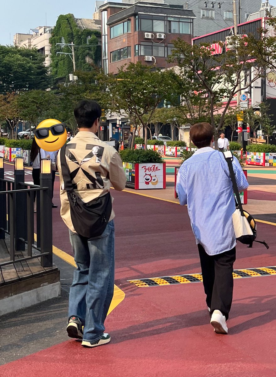 엥 길가다 하린이만남
카메라들구 혼자 머 찍고있었어요!