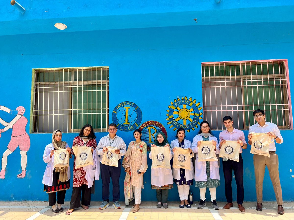 👁 Our OIG team partnered with the Department of Ophthalmology and Visual Sciences (OVS), AKUH, to host a Medical Ophthalmology health clinic in a school in Lyari, and it was an absolute success!🌟