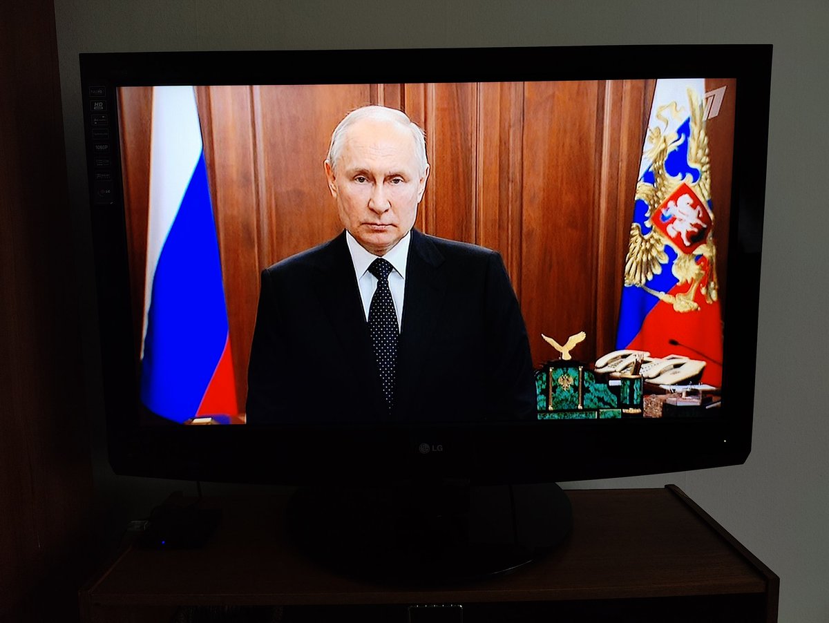 En la @EmbaMexRus estamos atentos al mensaje del presidente Putin por la situación en Rostov, donde hay cinco connacionales.