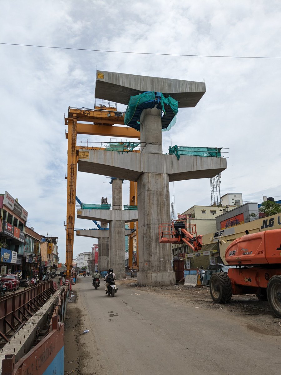 First finished double decker pillar in porur Kodambakkam metro route. Both pier caps completed. @TheVenks @cmrlofficial @UpdatesChennai2 @UpdatesChennai