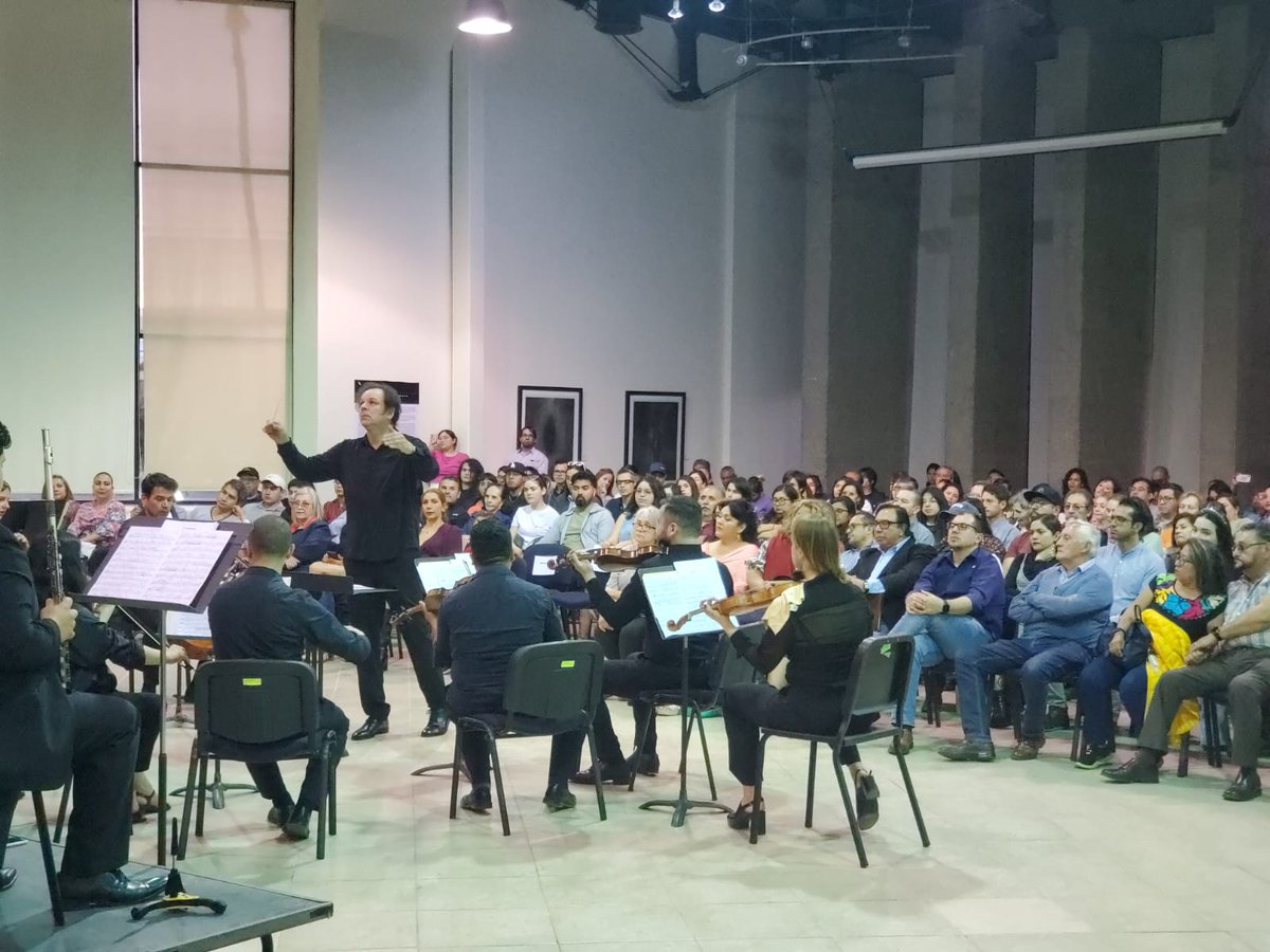 OrquestaBC's tweet photo. Gracias amigos de Ensenada (Cuna de la OBC), como siempre un placer saludarles, nos vemos muy pronto (imágenes: Daniel Ríos). https://t.co/oo4CBsfaBL