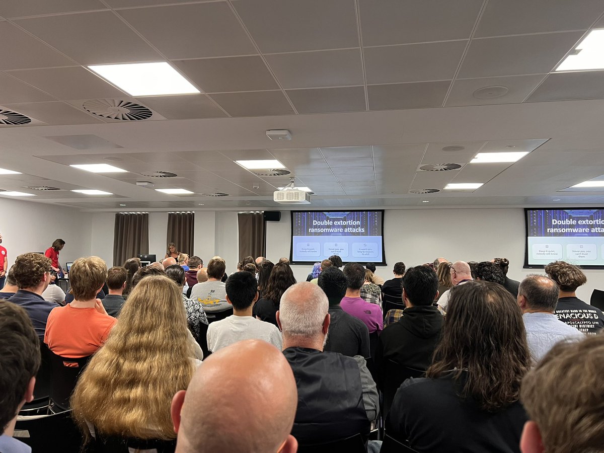 Packed house for @LisaForteUK @Bsidesleeds #leeds #bsidesleeds #bsidesleeds2023 #infosec #securitybsides