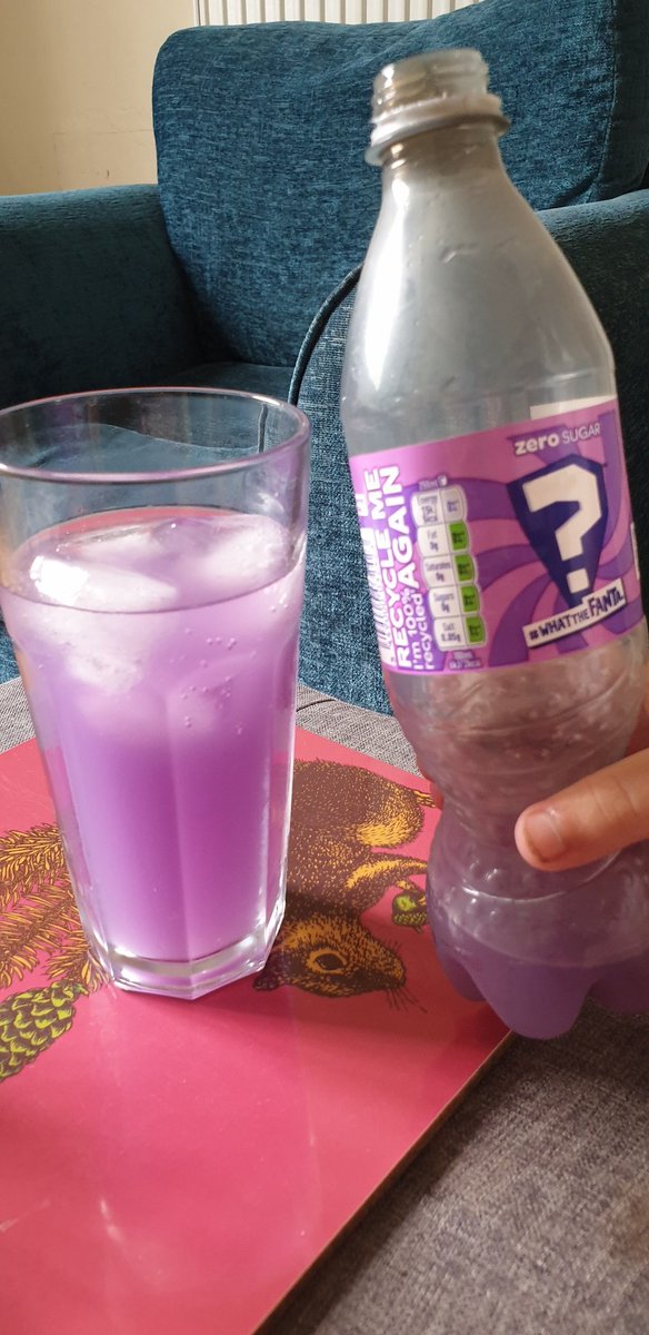 Fierce analysis going on here;  votes are tied on Rhubarb&amp;Custard, Strawberry Cheesecake, Fizzy Strawberry Custard (🤮)... Good fun, but very confusing on the taste buds! 
#whatthefanta