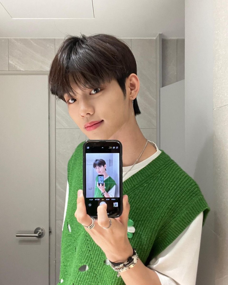 LEEJEONG_GLOBAL's tweet photo. 📸 200623 📸

1 or 2 ❓

🔗 https://t.co/fBsqo0fC4b

#이정현 #LEEJEONGHYEON https://t.co/FBeOSrgC0a