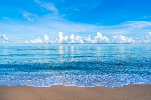 Tweet risqué : la piscine foudroit la mer