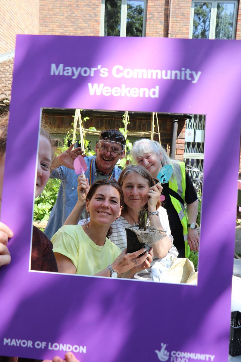 Mayors Community Weekend at @CaxtonHouse  continued all day - everyone enjoying the garden!  @MayorofLondon @TNLComFund MayorsCommunityWeekend #LondonStrongerTogether @LDN_Culture #MayorsCommunityWeekend