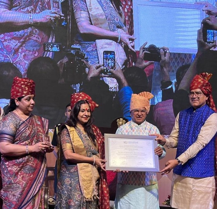 maliniawasthi's tweet image. I was awarded hon doctorate by the honorable Governor Madhyapradesh Shri Mangubhai Patel ji
@GovernorMP today in a graceful convocation of Mansarovar Global University Bhopal